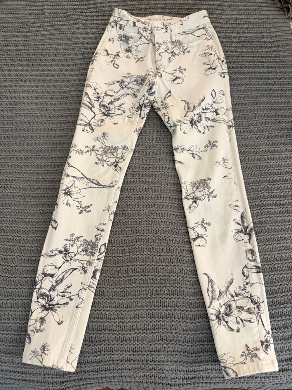 White House Black Market White Skinny Jeans with Black Floral Print